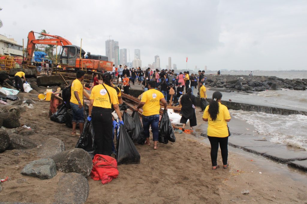 Beach Clean Up in Mumbai, Dadar Beach Clean-up 2025, Eco Initiative by Trusted NGO, impact of beach pollution in India